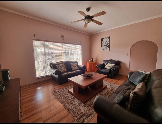 3 BEDROOM HOUSE FOR SALE IN VANDERBIJLPARK SE 6